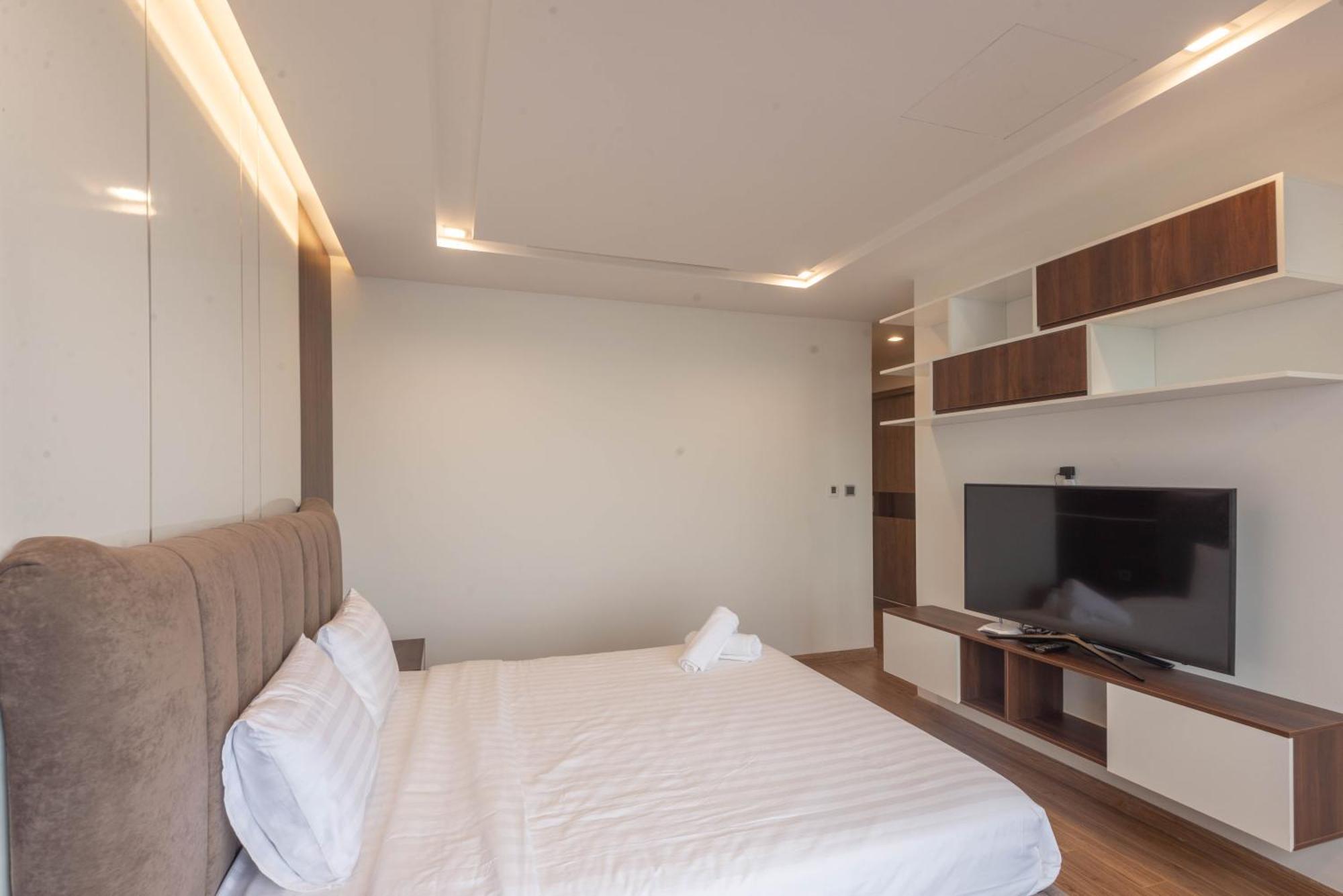 Luxury Serviced Apartment Vinhomes Metropolis Premium Hanoi Exteriör bild